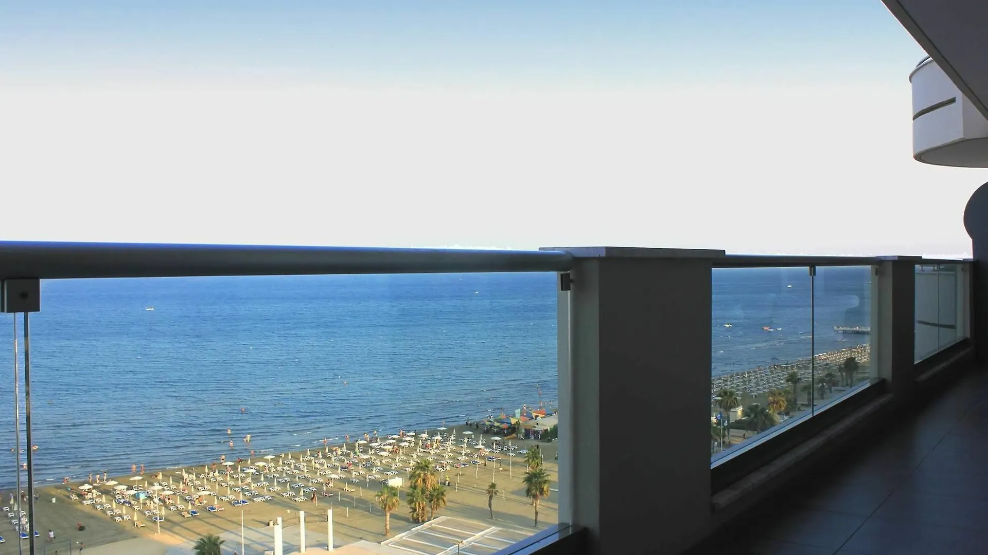 Beachfront Luxury Apartment ラルナカ キプロス