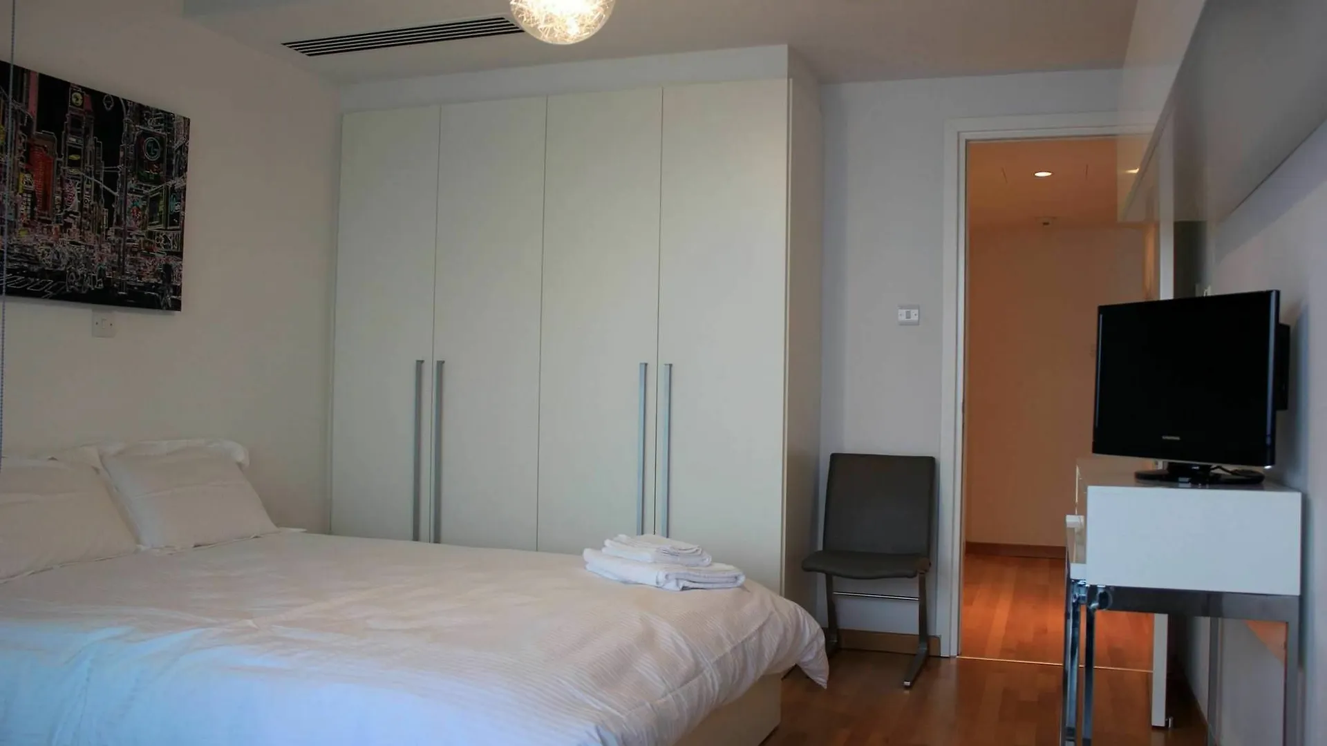 Beachfront Luxury Apartment ラルナカ