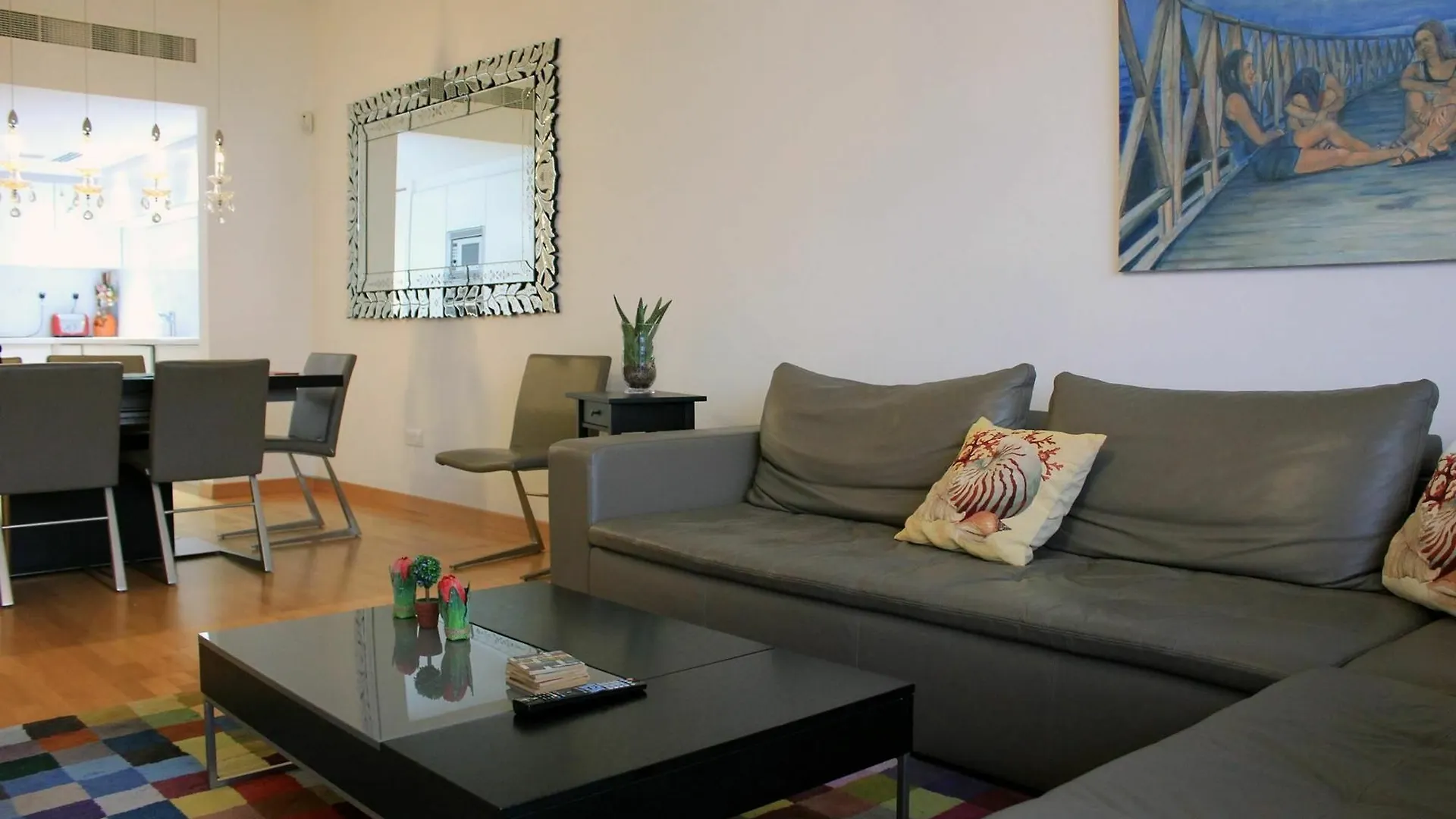 Beachfront Luxury Apartment ラルナカ